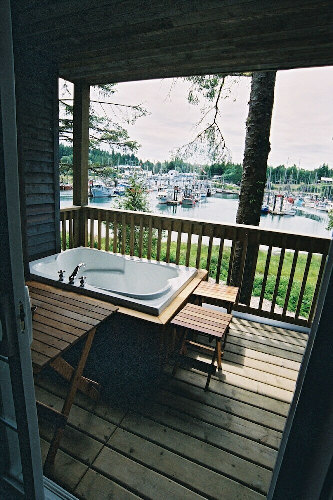 Hotel Waters Edge Shoreside Suites