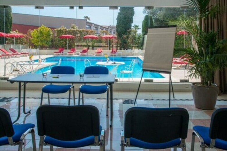 Hotel H�tel Carlton