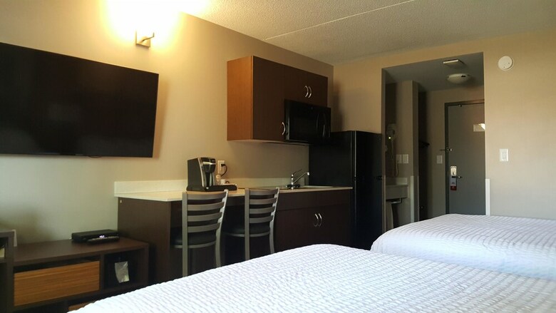Hotel Super 8 By Wyndham Winnipeg West
