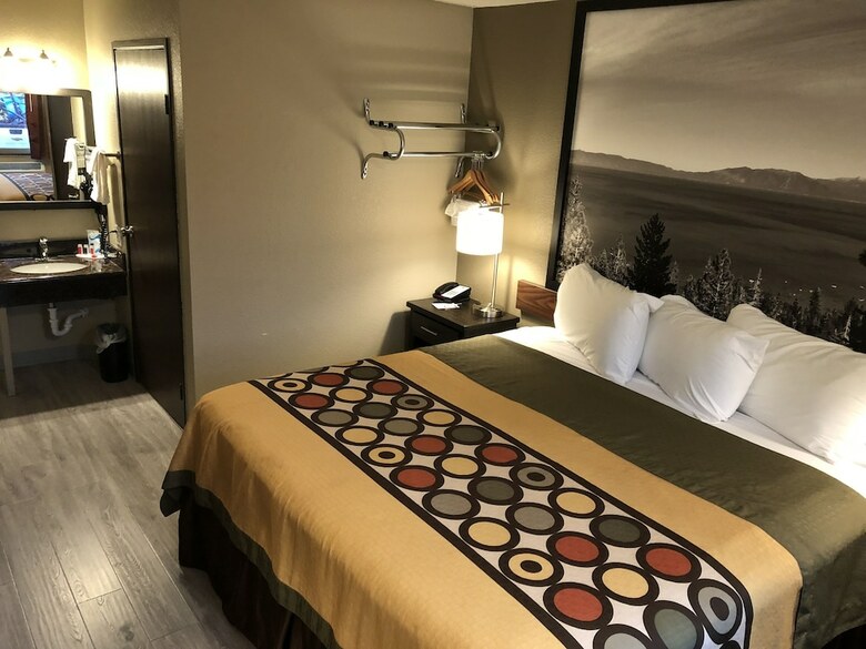Motel Super 8 By Wyndham Redding