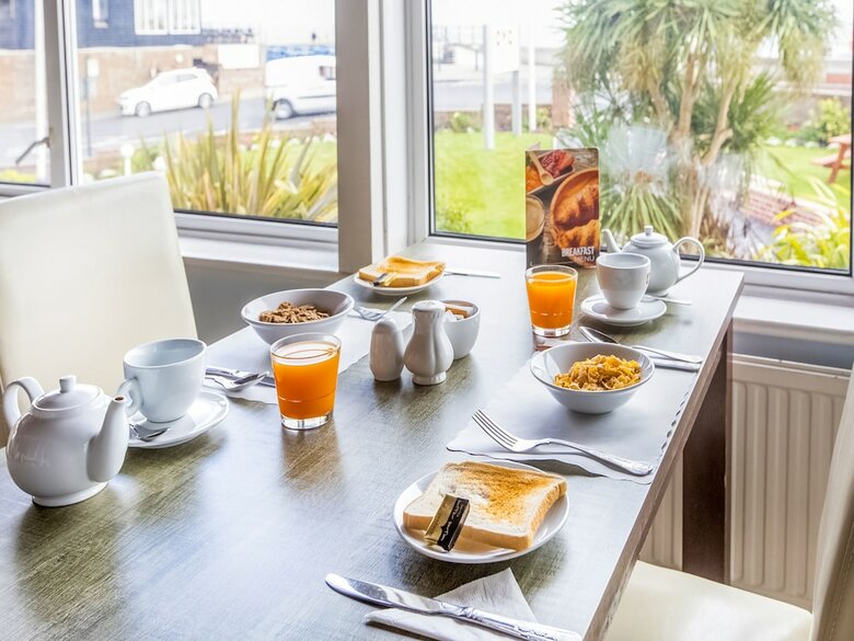 Oyo Stade Court Hotel