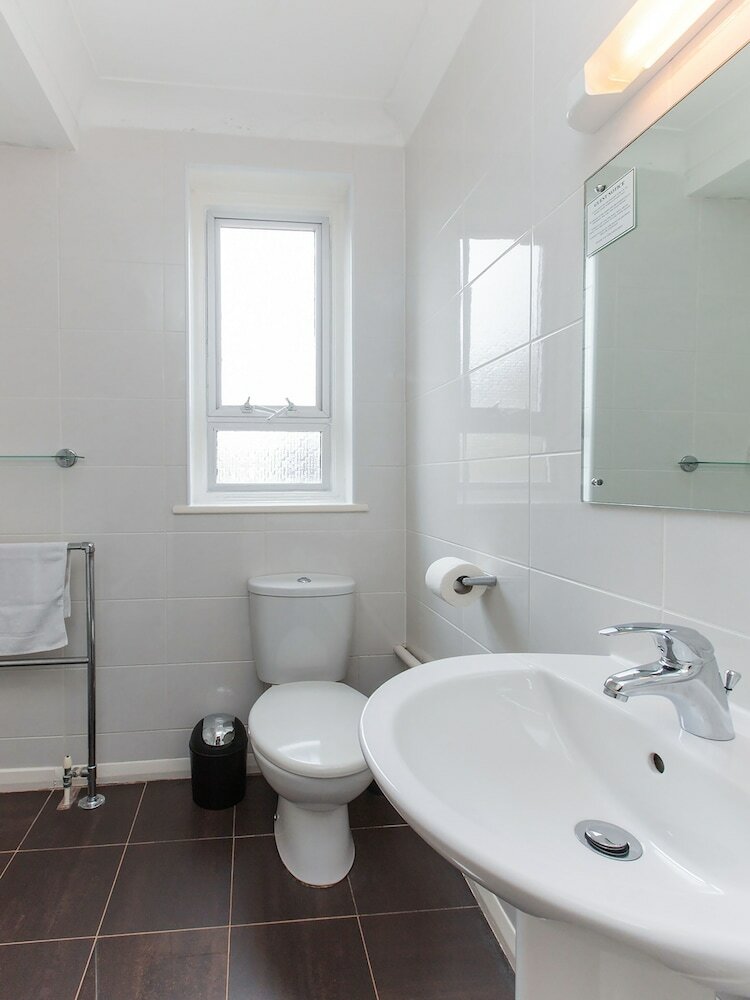 Oyo Stade Court Hotel