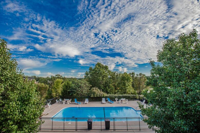 Motel Lodge At The Falls