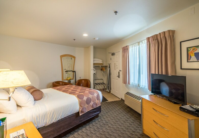 Hotel South Pier Inn