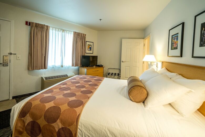 Hotel South Pier Inn