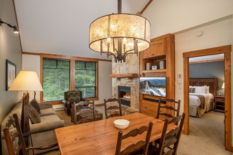 First Tracks Lodge