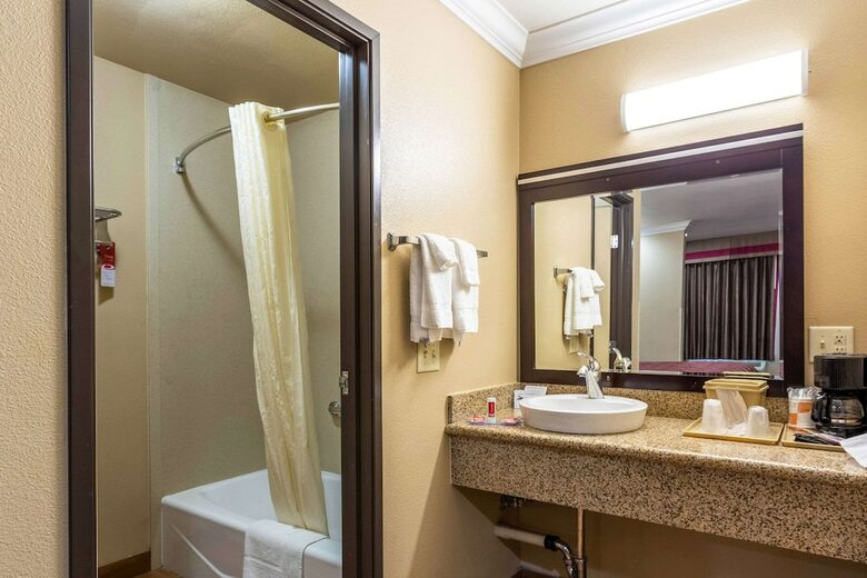 Hotel Econo Lodge Inn & Suites Escondido Downtown