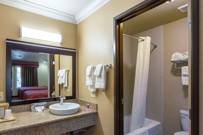Hotel Econo Lodge Inn & Suites Escondido Downtown