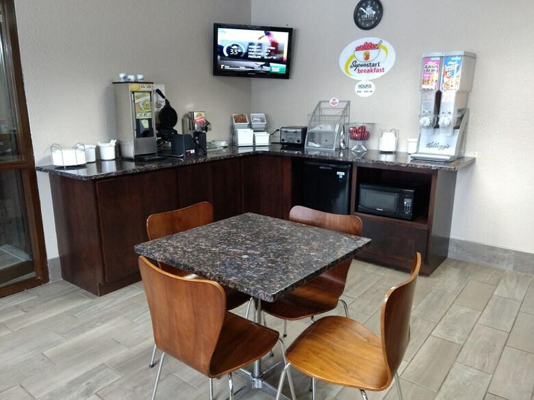 Hotel Super 8 By Wyndham Madison