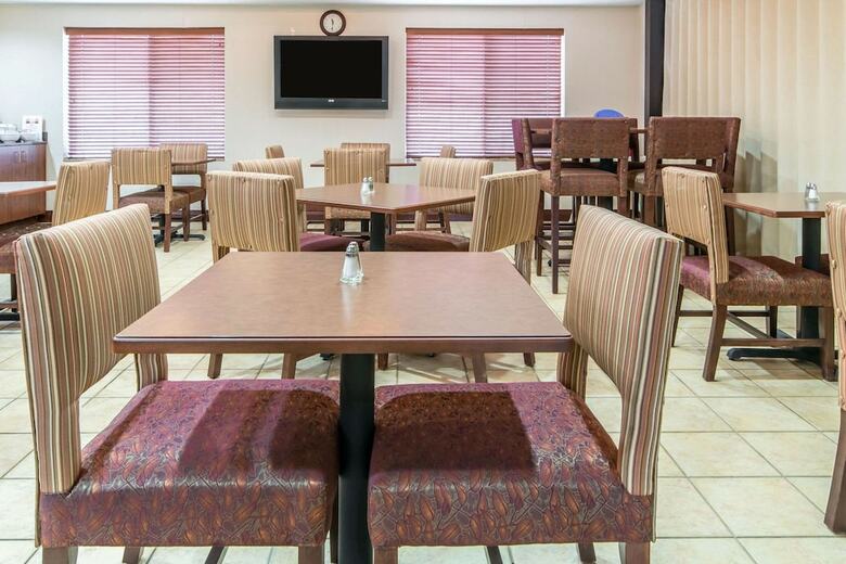 Hotel Comfort Suites