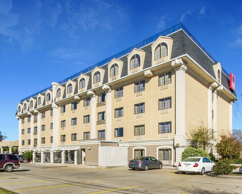 Hotel Comfort Suites Airport