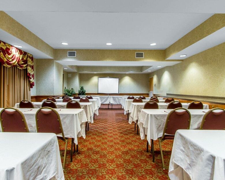Hotel Comfort Suites Airport