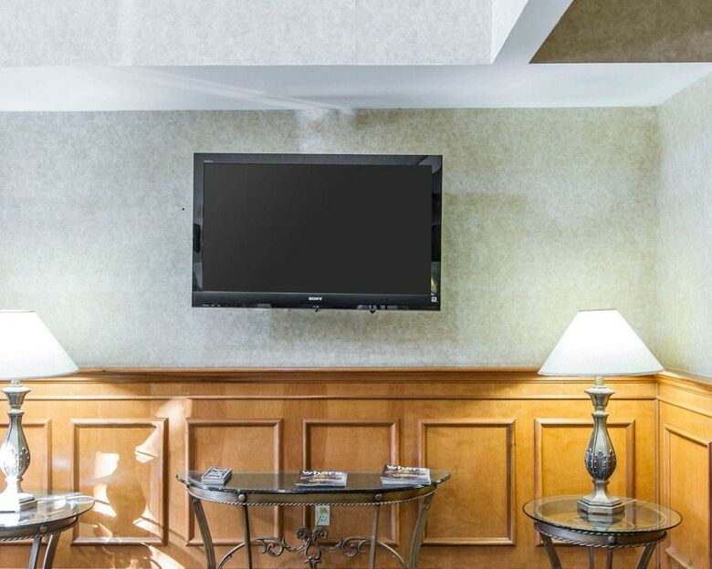 Hotel Comfort Suites Airport