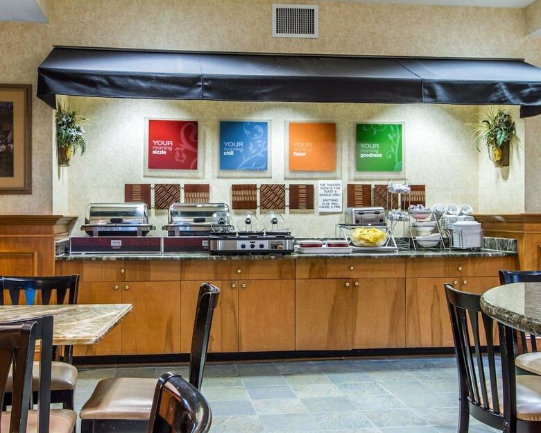 Hotel Comfort Suites Airport