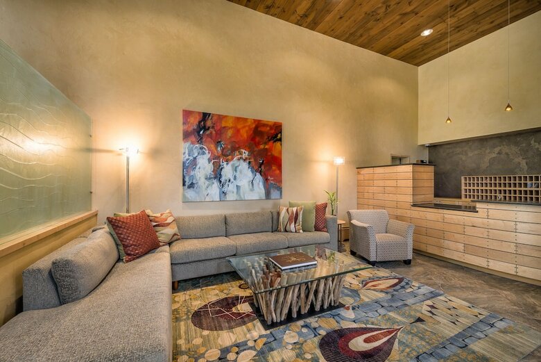 Hotel Vail's Mountain Haus