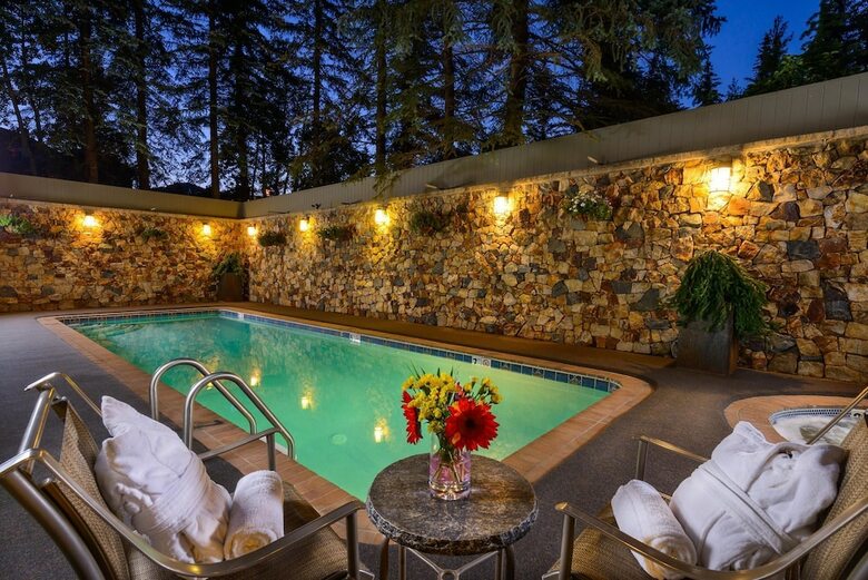 Hotel Vail's Mountain Haus