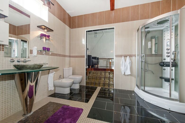 Enter Troms� Apartments