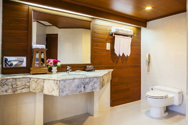 Lotus Hotel Pang Suan Kaew