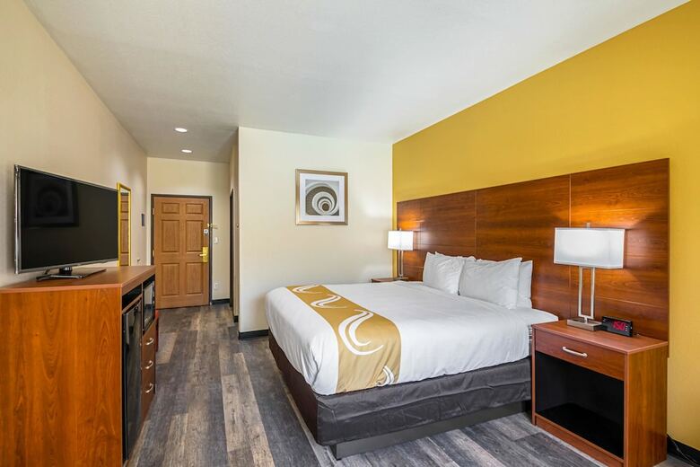 Hotel Quality Inn & Suites