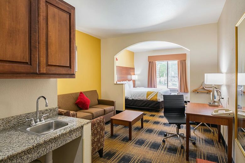 Hotel Quality Inn & Suites