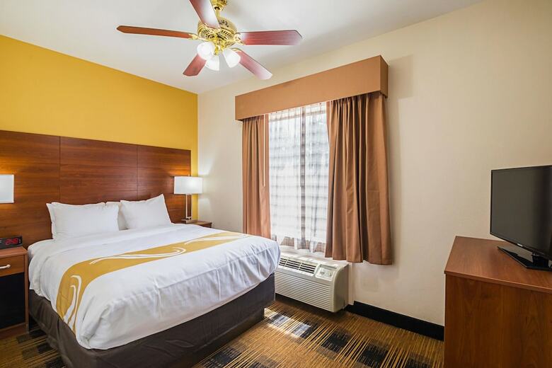 Hotel Quality Inn & Suites
