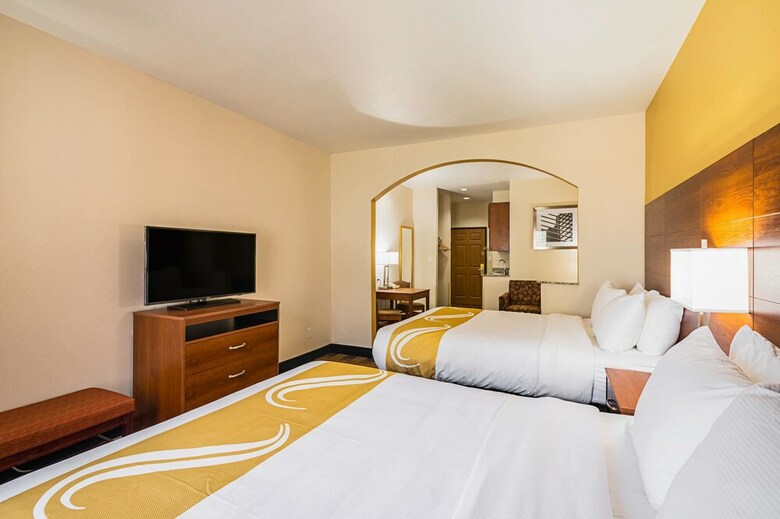 Hotel Quality Inn & Suites