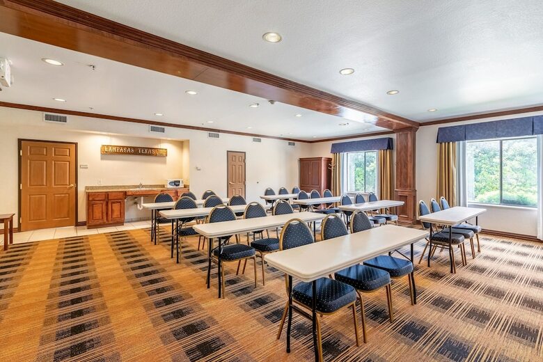 Hotel Quality Inn & Suites