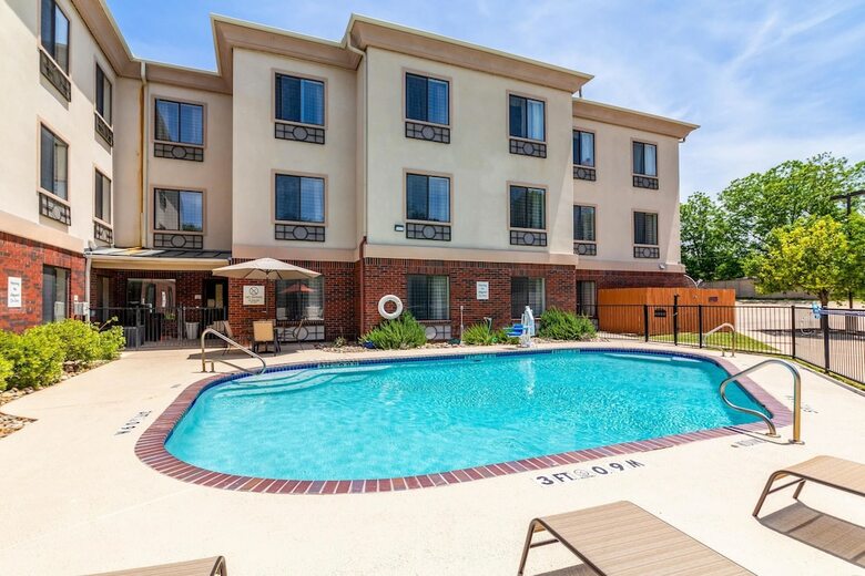 Hotel Quality Inn & Suites