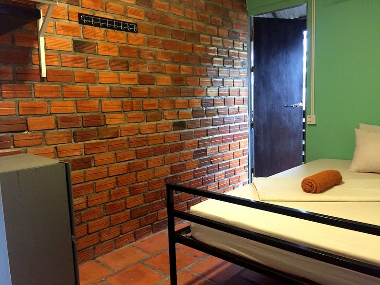 Hostal Warm Bed Hostel
