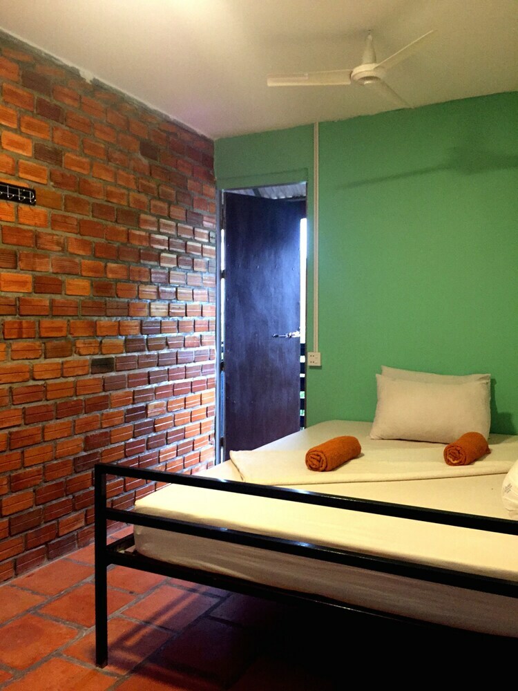 Hostal Warm Bed Hostel