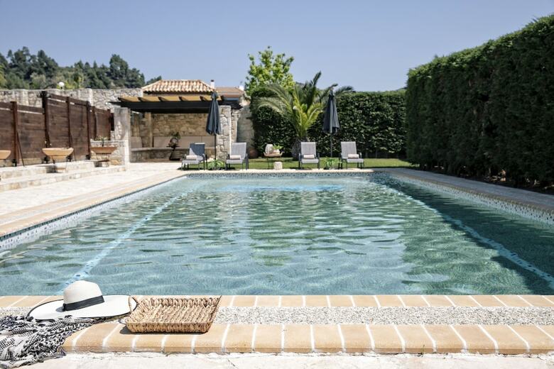 Aparthotel Nefeli Villas And Suites