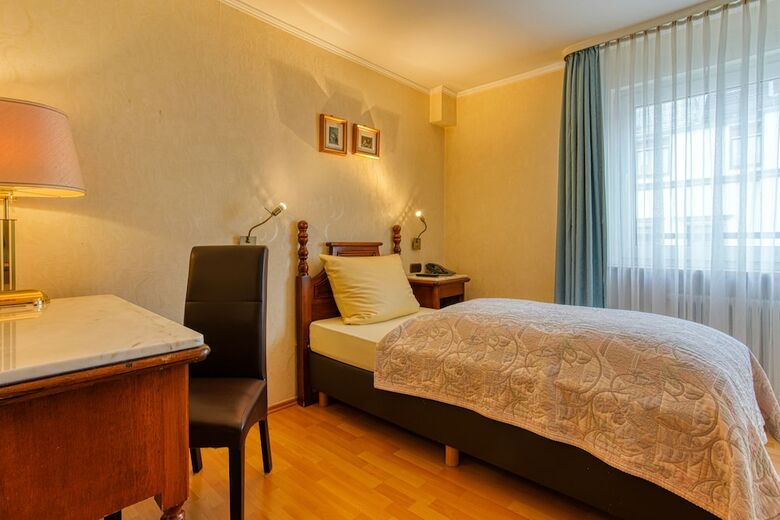 Ff&e Hotel Bavaria