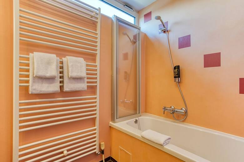 Ff&e Hotel Bavaria