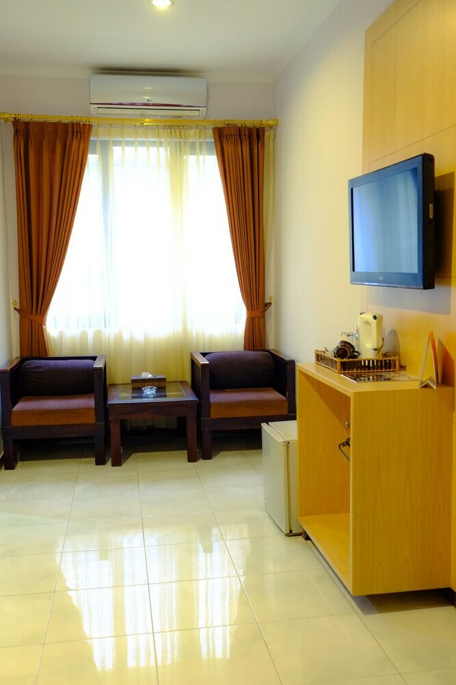 Serena Hotel