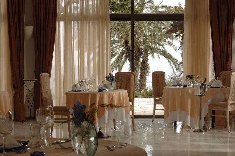 Coral Beach Hotel And Resort
