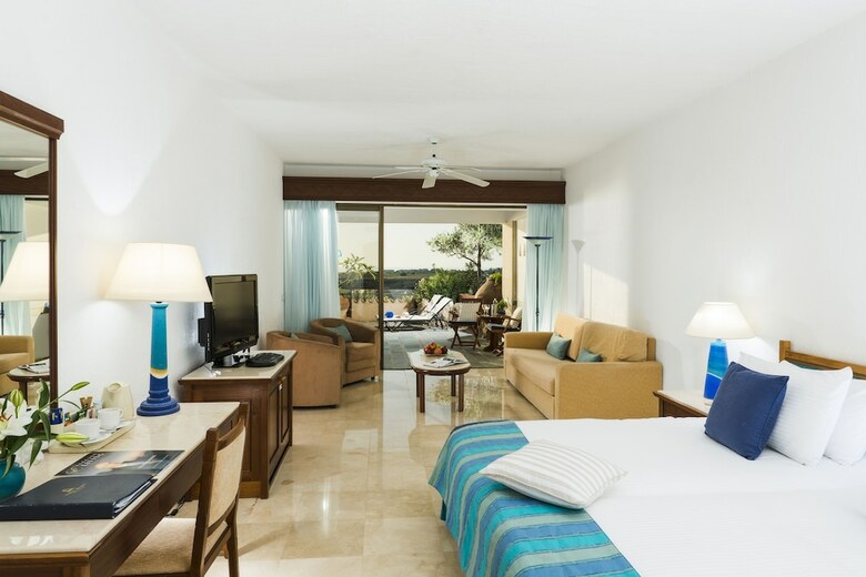 Coral Beach Hotel And Resort
