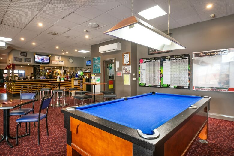 Motel Nightcap At Hendon Hotel