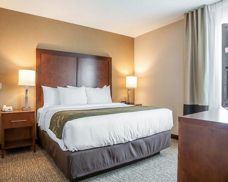 Hotel Comfort Suites West Warwick - Providence