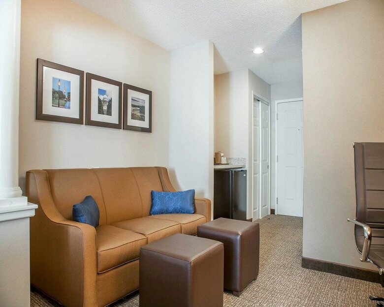 Hotel Comfort Suites West Warwick - Providence