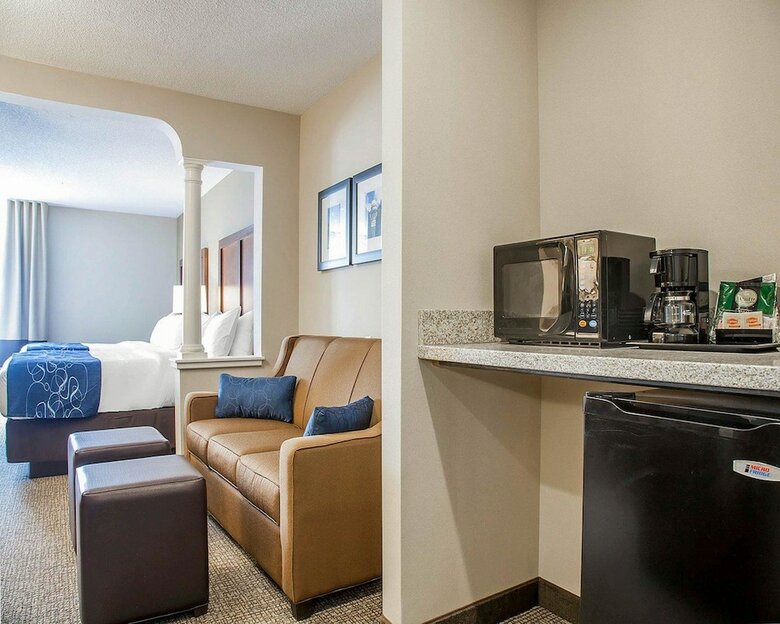 Hotel Comfort Suites West Warwick - Providence