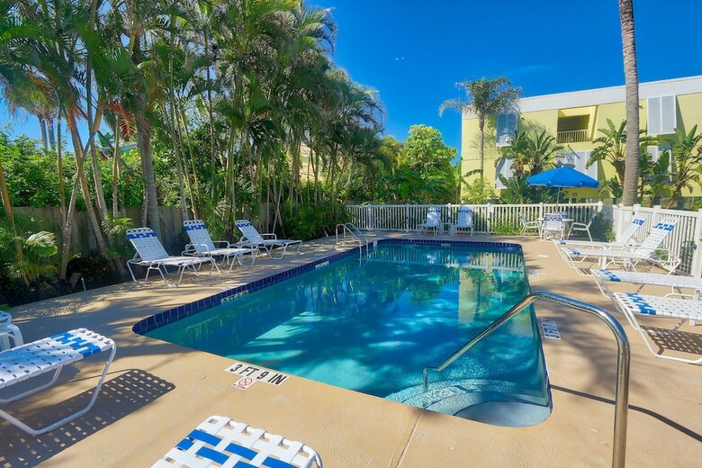 Cabana Beach Club By Rva