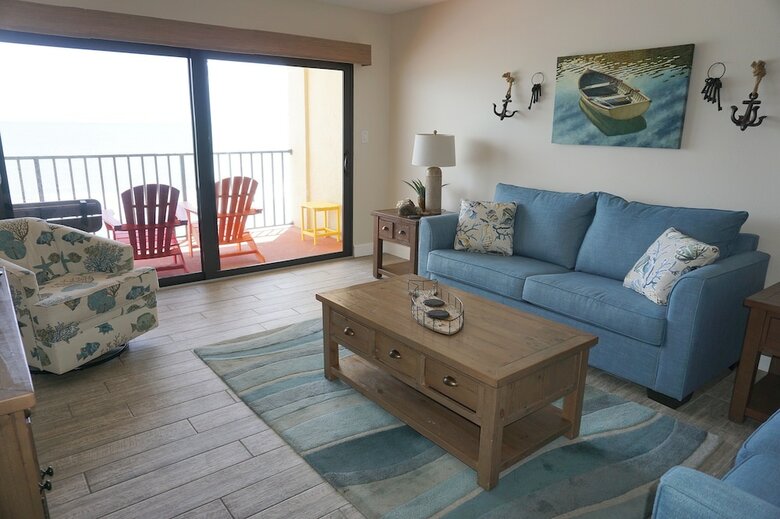 Las Brisas Condominiums