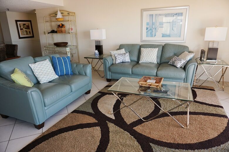 Las Brisas Condominiums