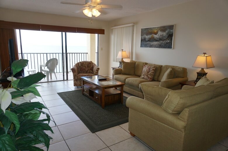 Las Brisas Condominiums