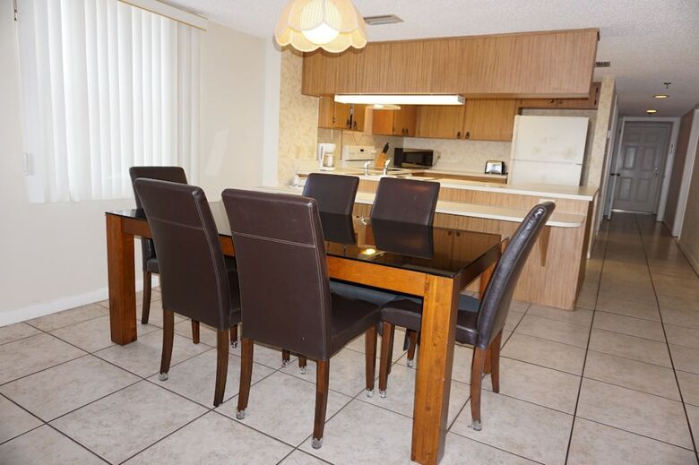 Las Brisas Condominiums