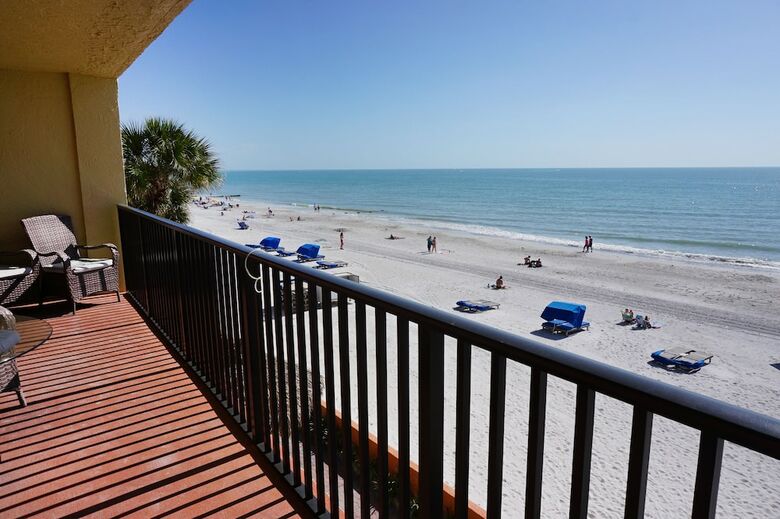 Las Brisas Condominiums