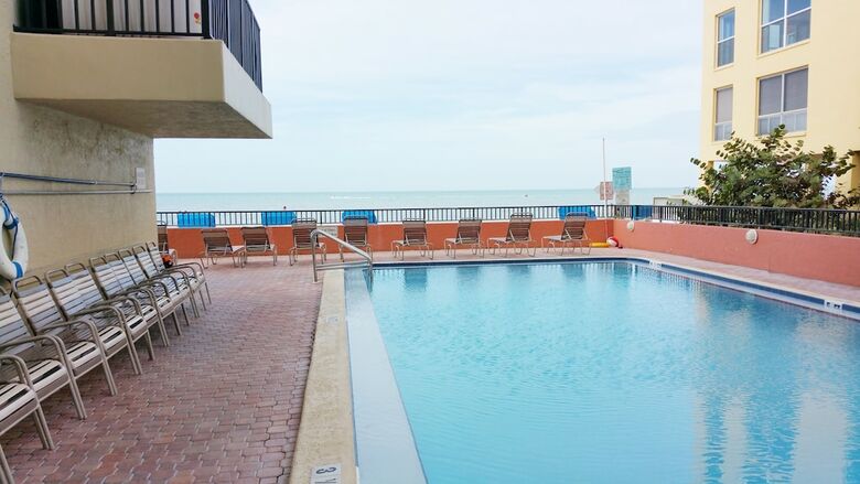 Las Brisas Condominiums