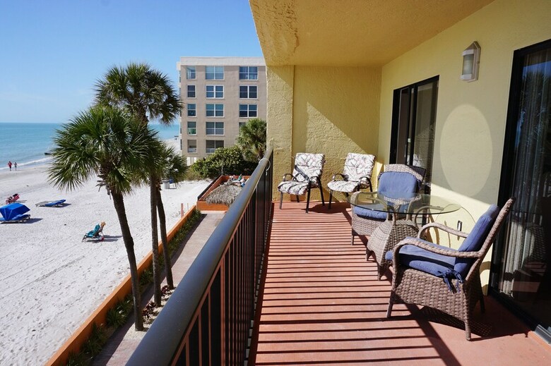Las Brisas Condominiums