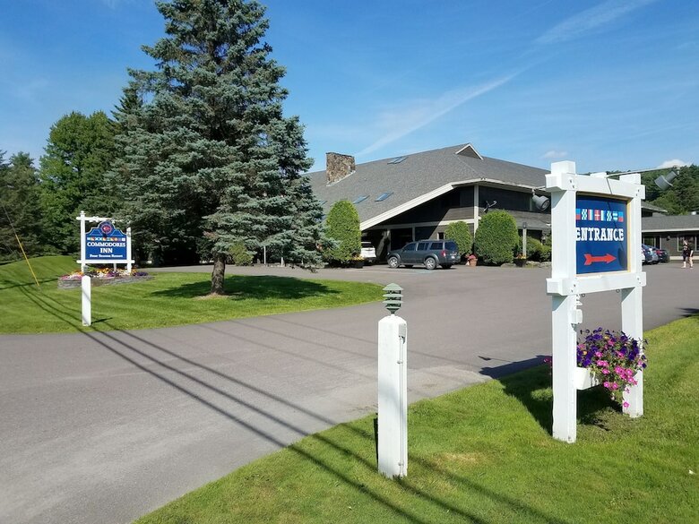 Hotel Commodores Inn