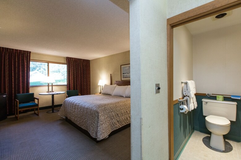 Hotel Commodores Inn